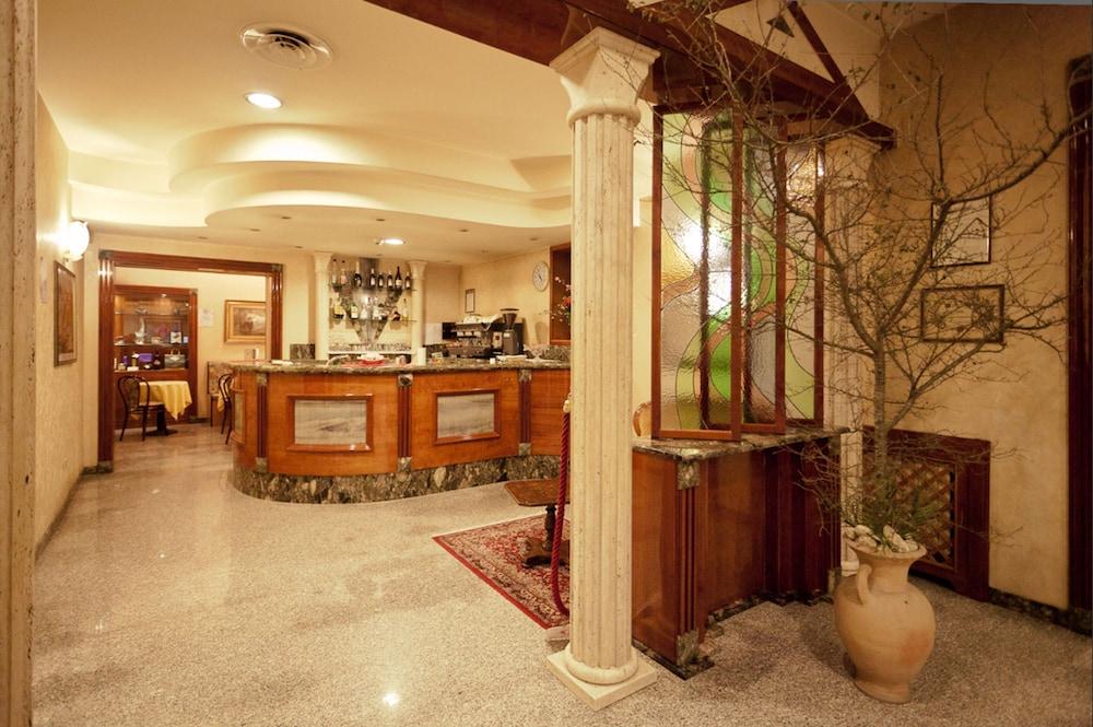 Hotel Ambra Palace Пескара Экстерьер фото